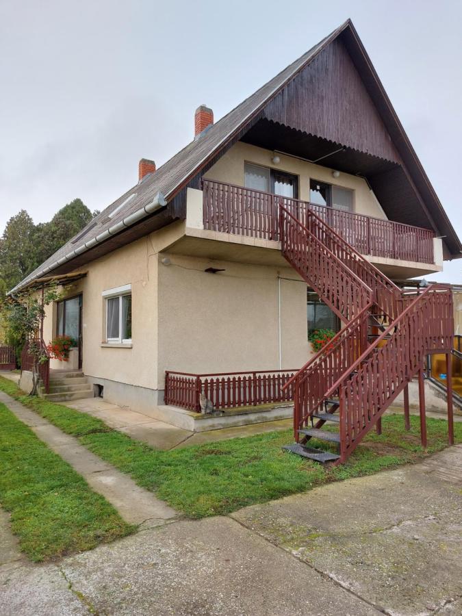Panna Apartmanhaz Балатонлелле Екстер'єр фото